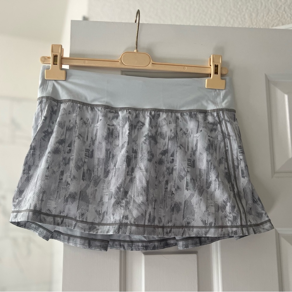 Lululemon Pace Rival Skirt 13” Gray. Size 6, Great Condition